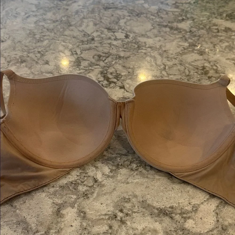 💗 Betsey Johnson Intimates Nude Underwire Bra – Size 32B